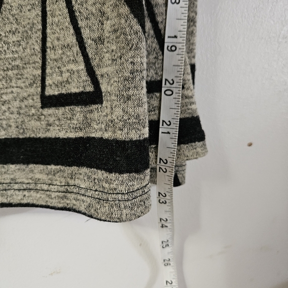 Geometric Patterned Tunic Top! - Picture 5 of 5